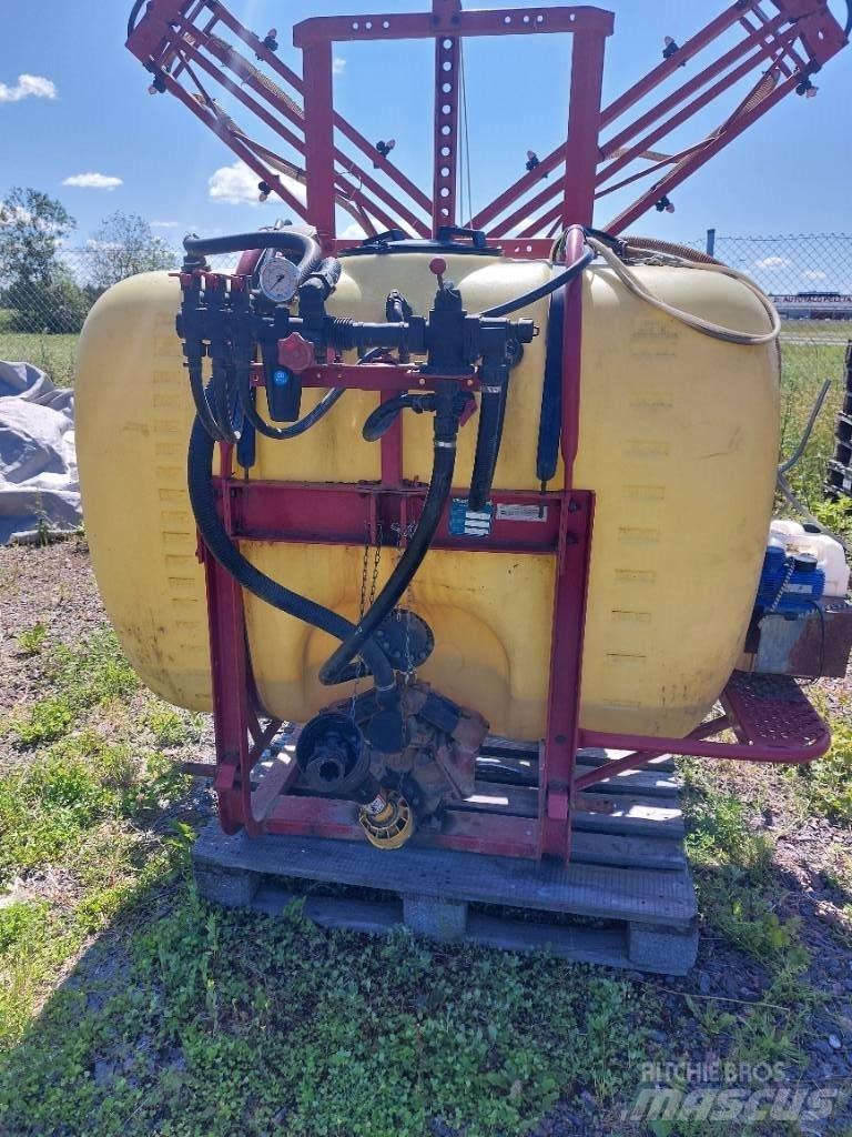 Hardi NK 800/12m Zamontowane opryskiwacze