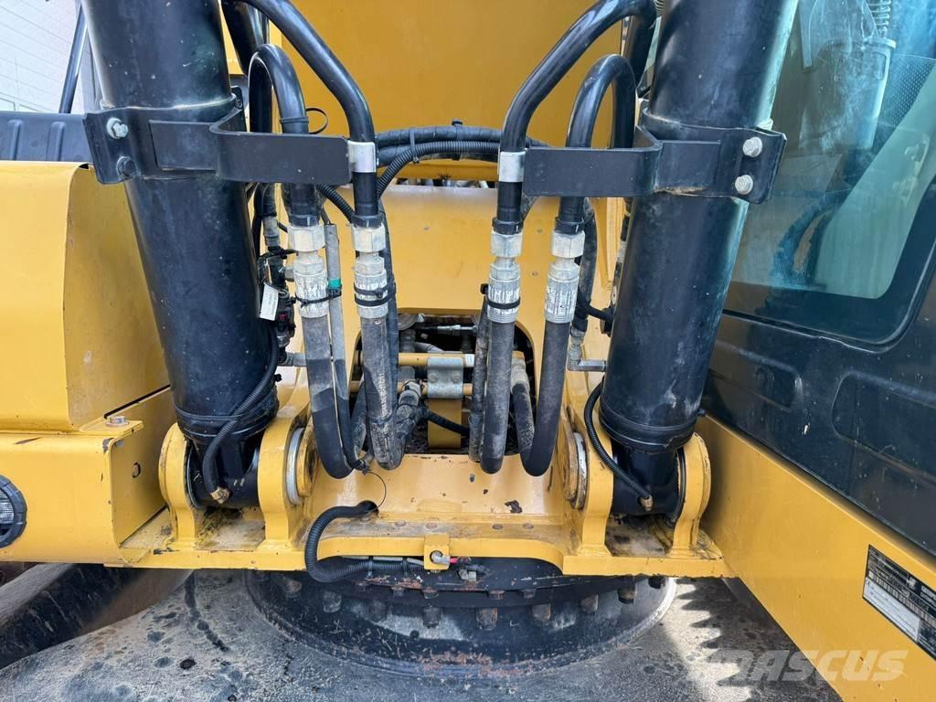 CAT 323 07A Koparki gąsienicowe