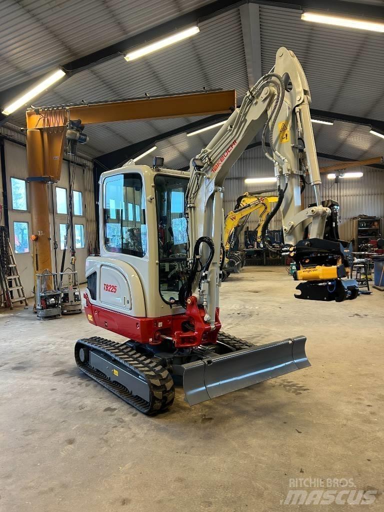Takeuchi TB225 Minikoparki