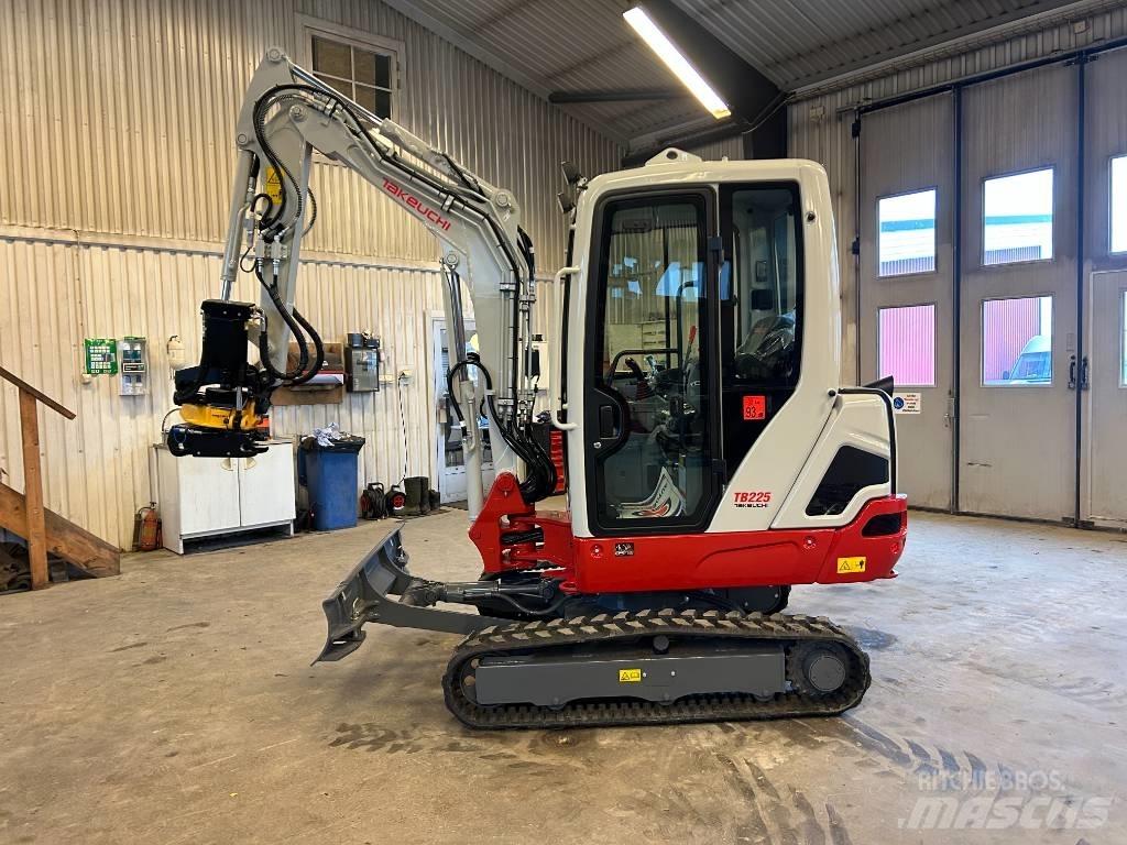 Takeuchi TB225 Minikoparki