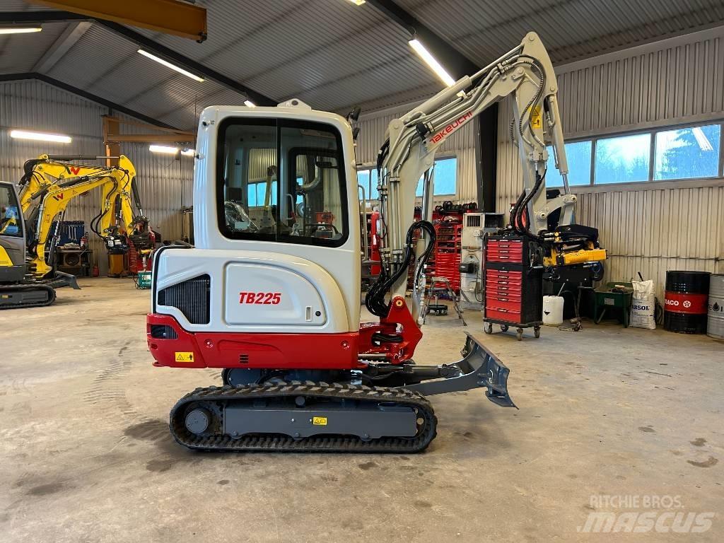 Takeuchi TB225 Minikoparki