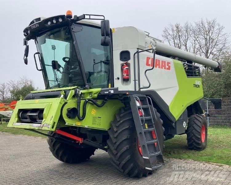 CLAAS TRION 530 Kombajny zbożowe