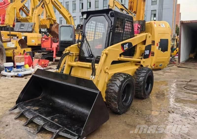 CAT 246D Ładowarki burtowe