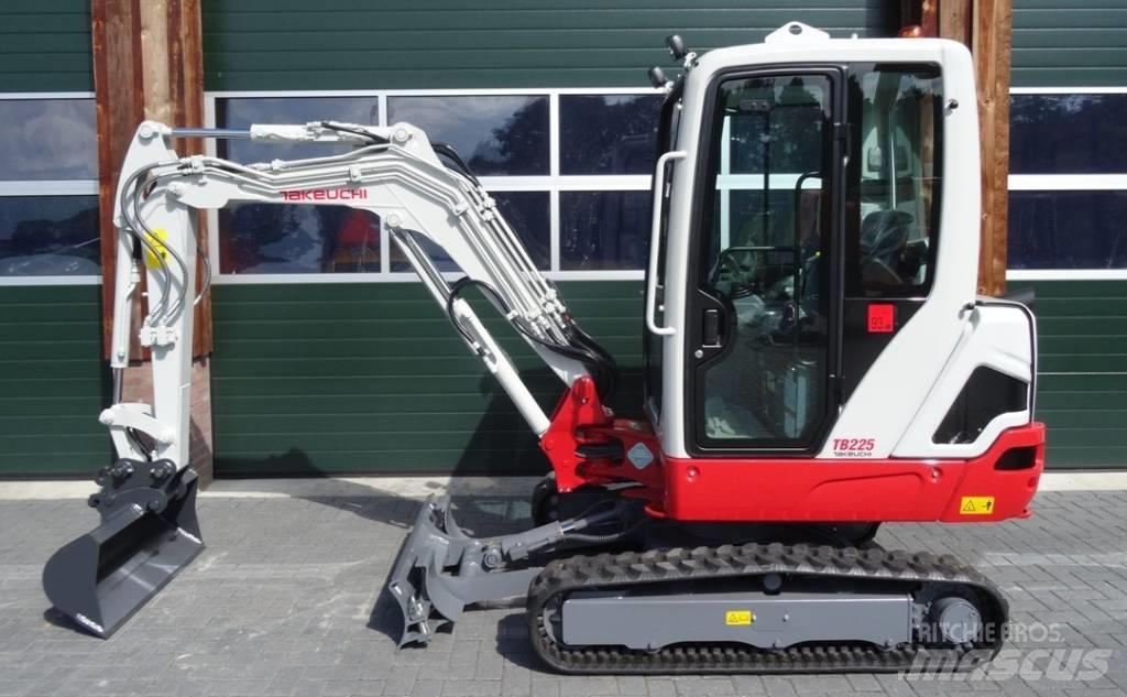 Takeuchi TB 225 Minikoparki