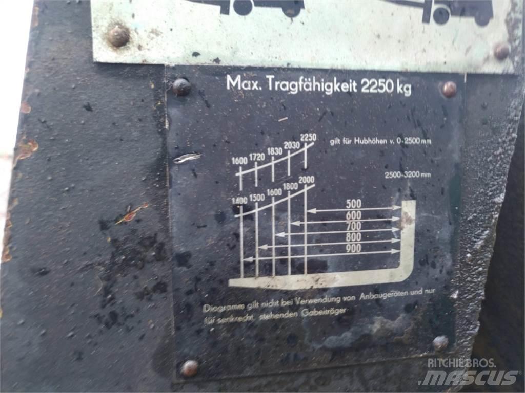 Takraf mit Kranarm Maszyny rolnicze - Inne
