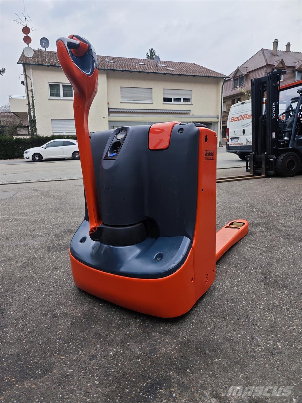 Linde T 16 Wózki widłowe unoszące z dyszlem