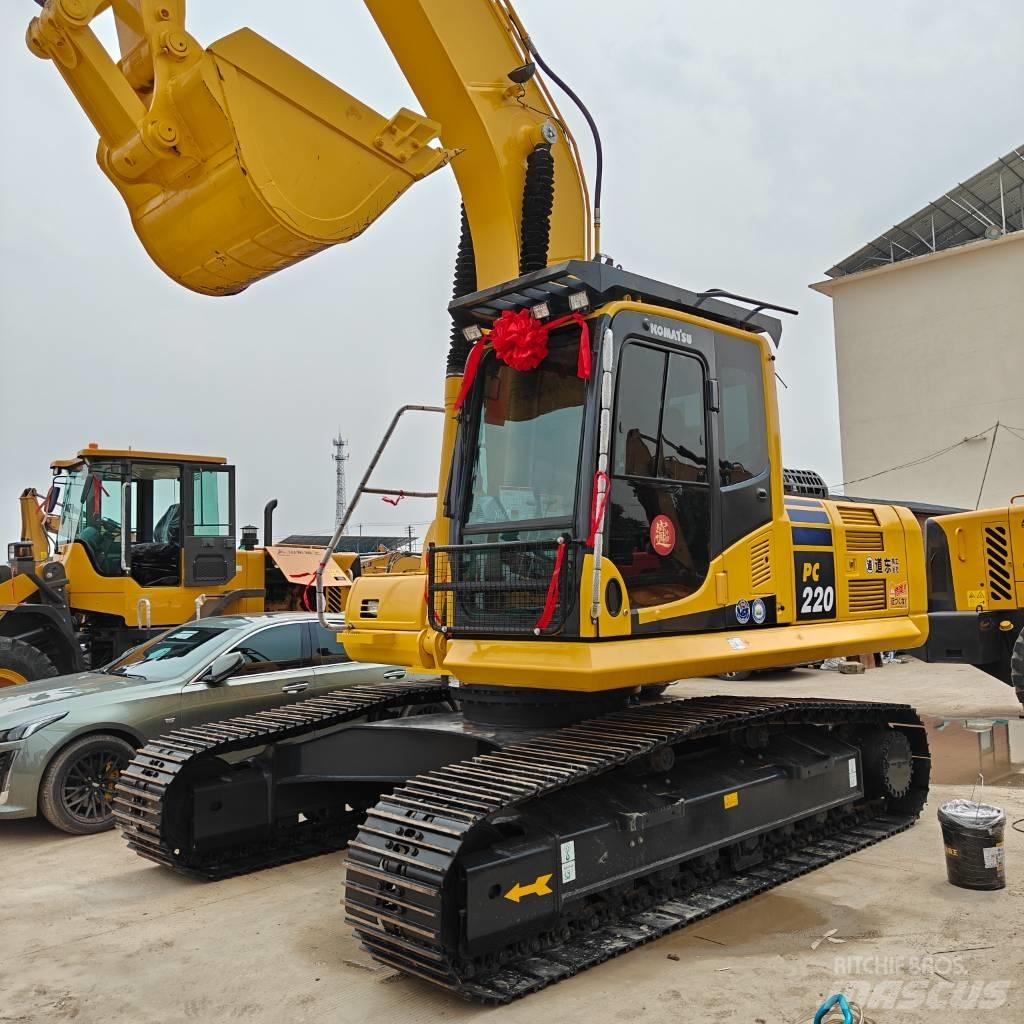 Komatsu 220-8MO Koparki gąsienicowe