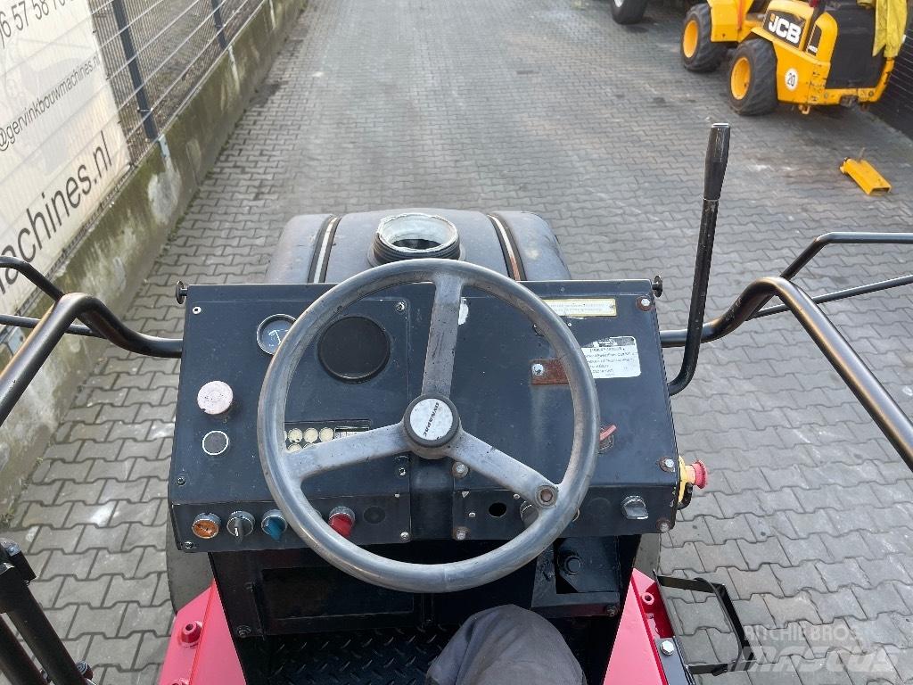 Dynapack CP 142 Walce ogumione
