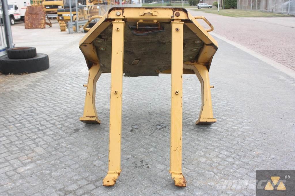 CAT D8N O-rops cab Kabiny i wnętrze