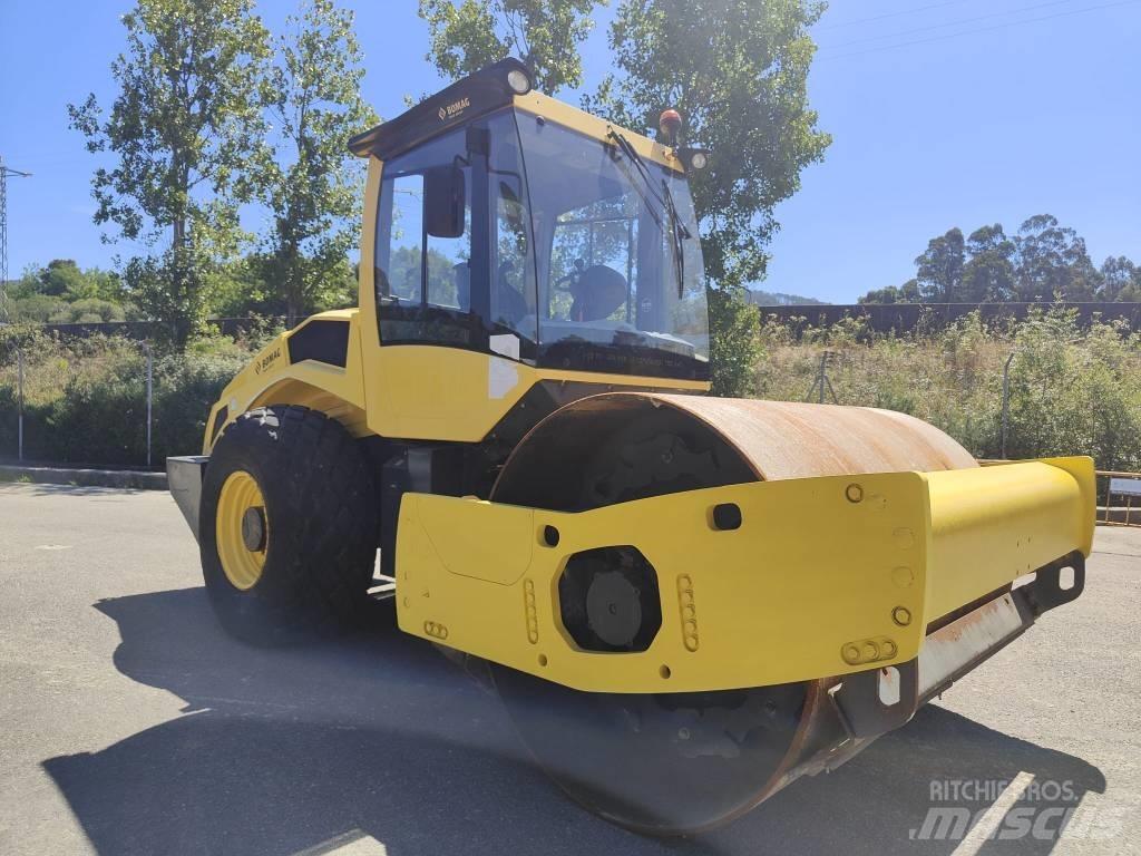 Bomag BW 211 D-50 Walce ogumione