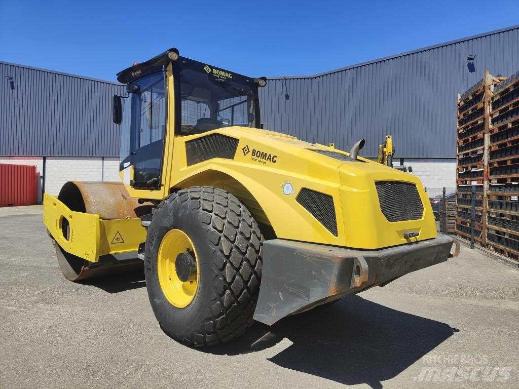 Bomag BW 211 D-50 Walce ogumione