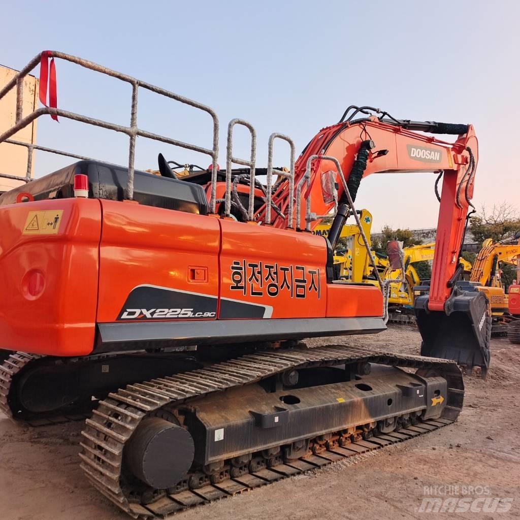 Doosan 225 LC Koparki gąsienicowe