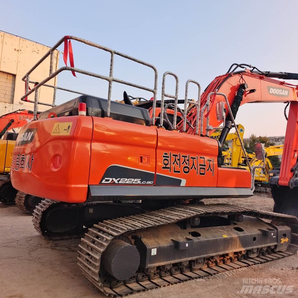 Doosan 225 LC Koparki gąsienicowe
