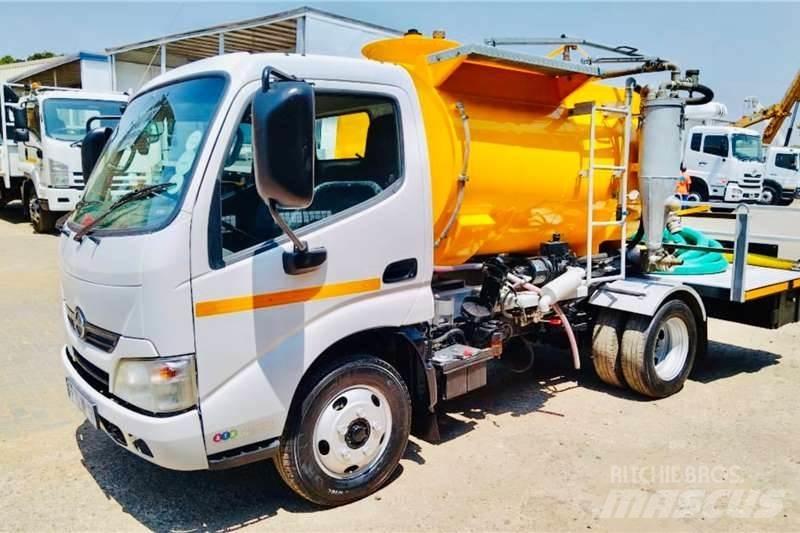Hino 300 614 Inne
