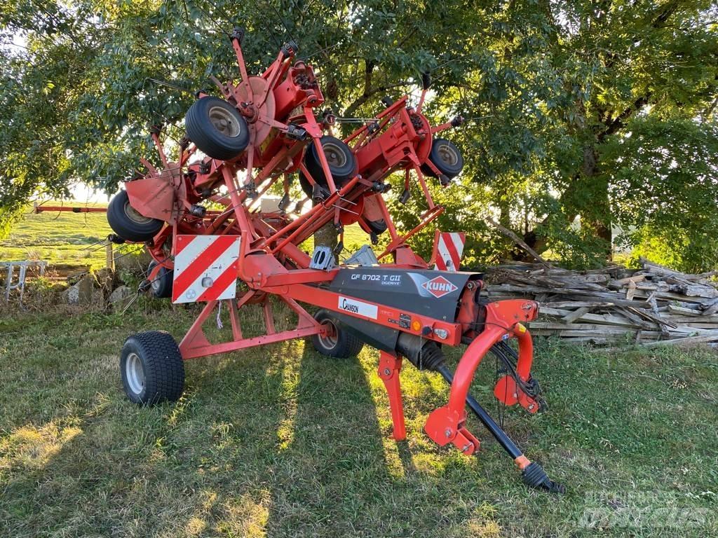 Kuhn GF8702T Zgrabiarki i przetrząsacze