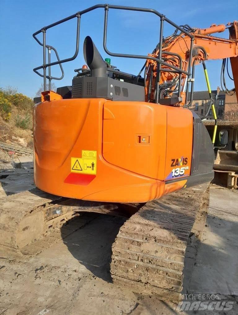 Hitachi ZX 135 US-6 Koparki gąsienicowe