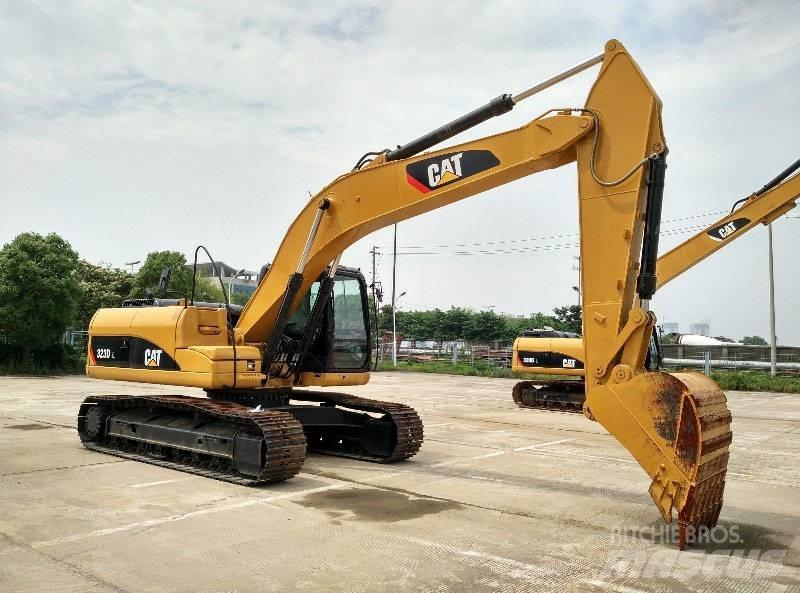 CAT 323 Koparki gąsienicowe