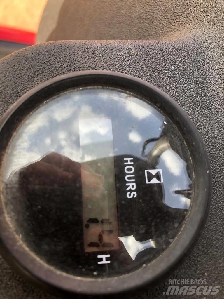 Lucla TX10 Minikoparki