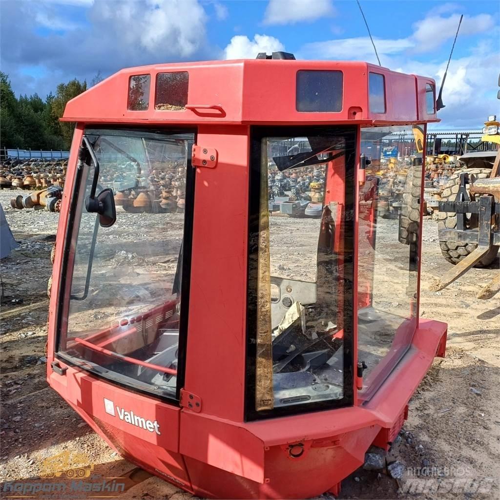 Valmet 941 Kabiny i wnętrze