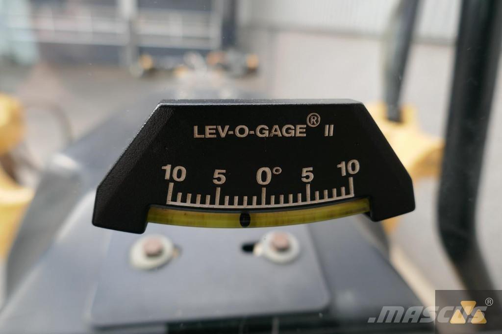 CAT 140M2 Równiarki