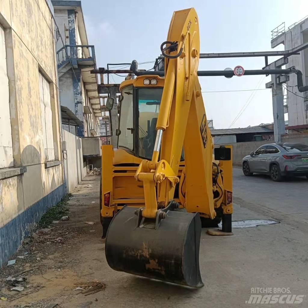 JCB 4CX Koparko-ładowarki