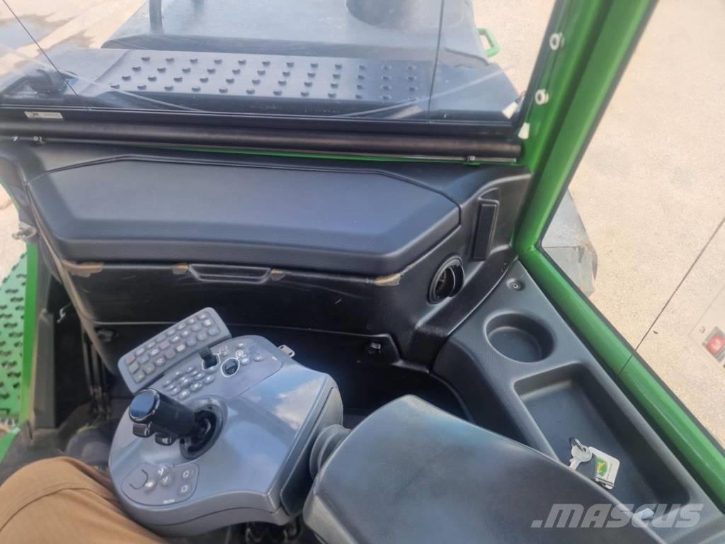 John Deere 1110G Forwardery