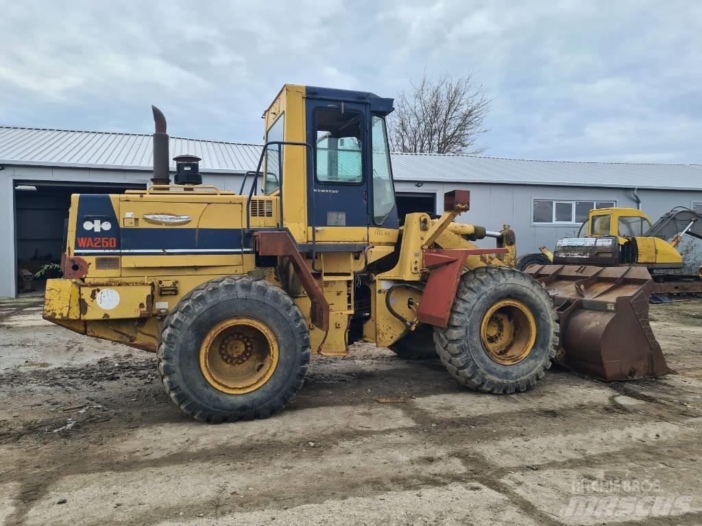 Komatsu WA 250 Ładowarki kołowe