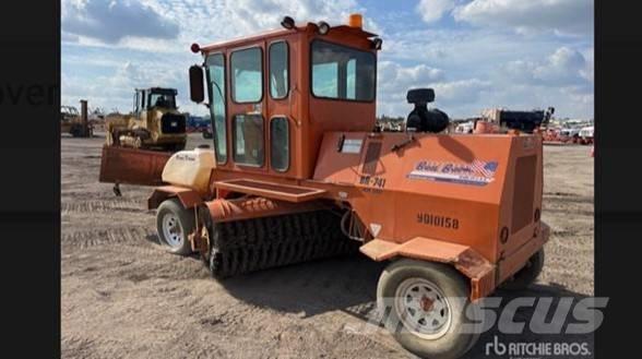 Broce KR 350 Zamiatarki - Zgarniarki - Odśnieżarki