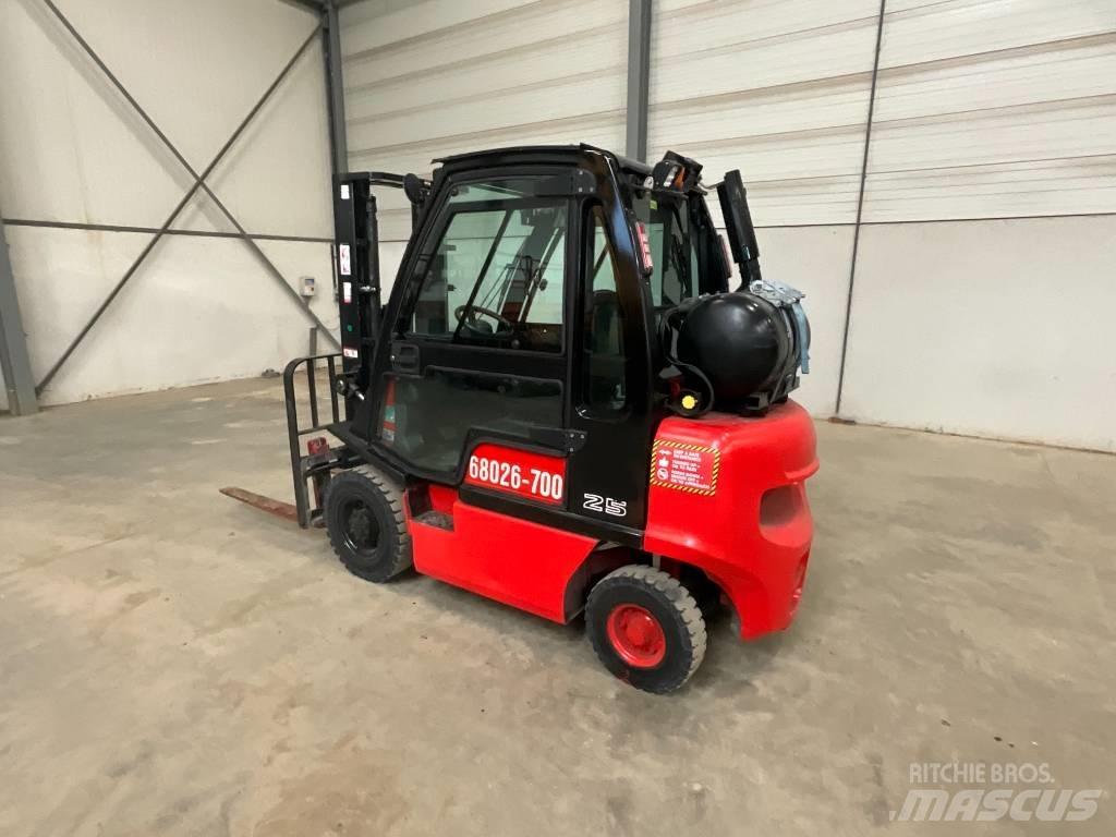 Nissan U1 D2 A 25 LQ Wózki LPG