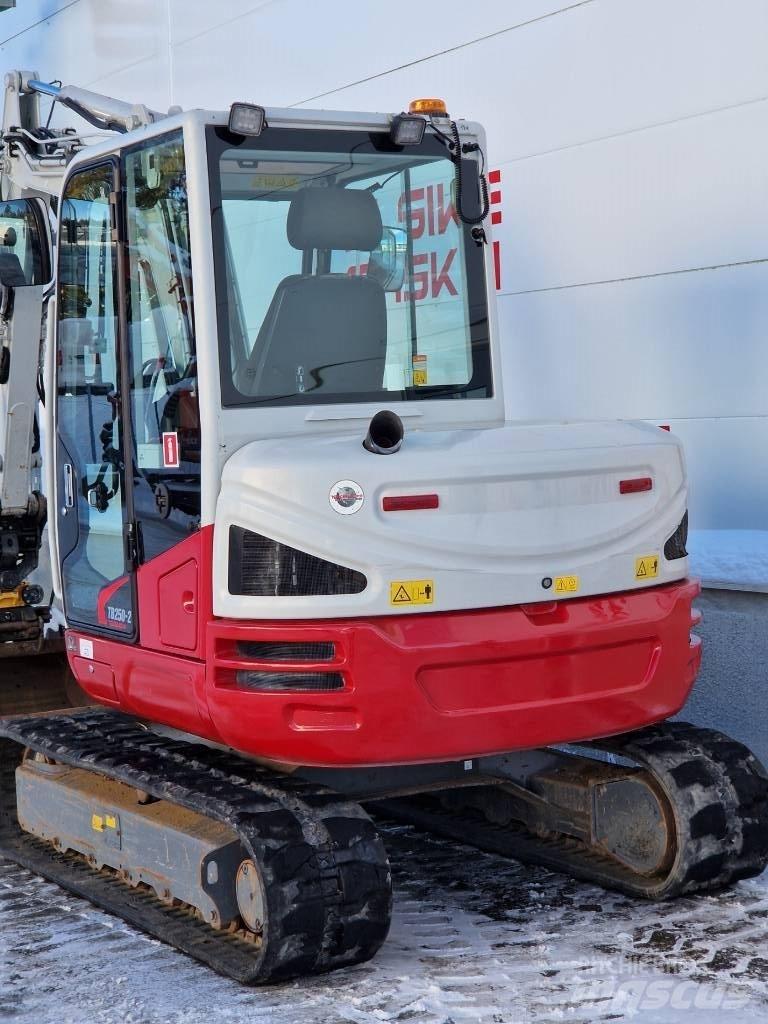 Takeuchi TB 250 Minikoparki