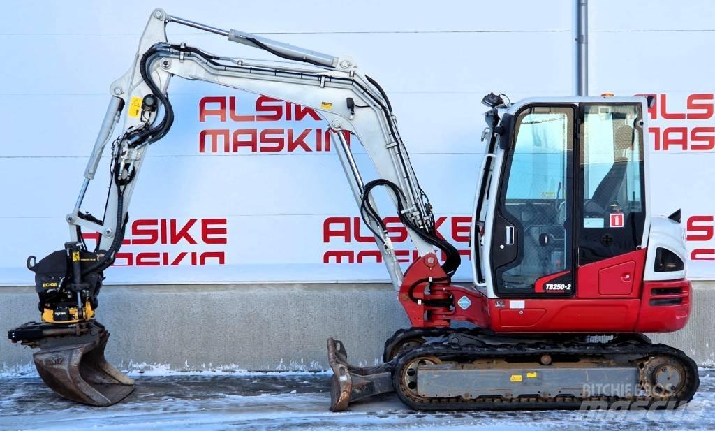 Takeuchi TB 250 Minikoparki