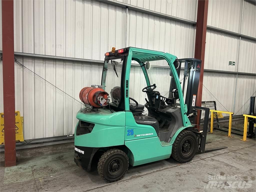 Mitsubishi FG25N Wózki LPG