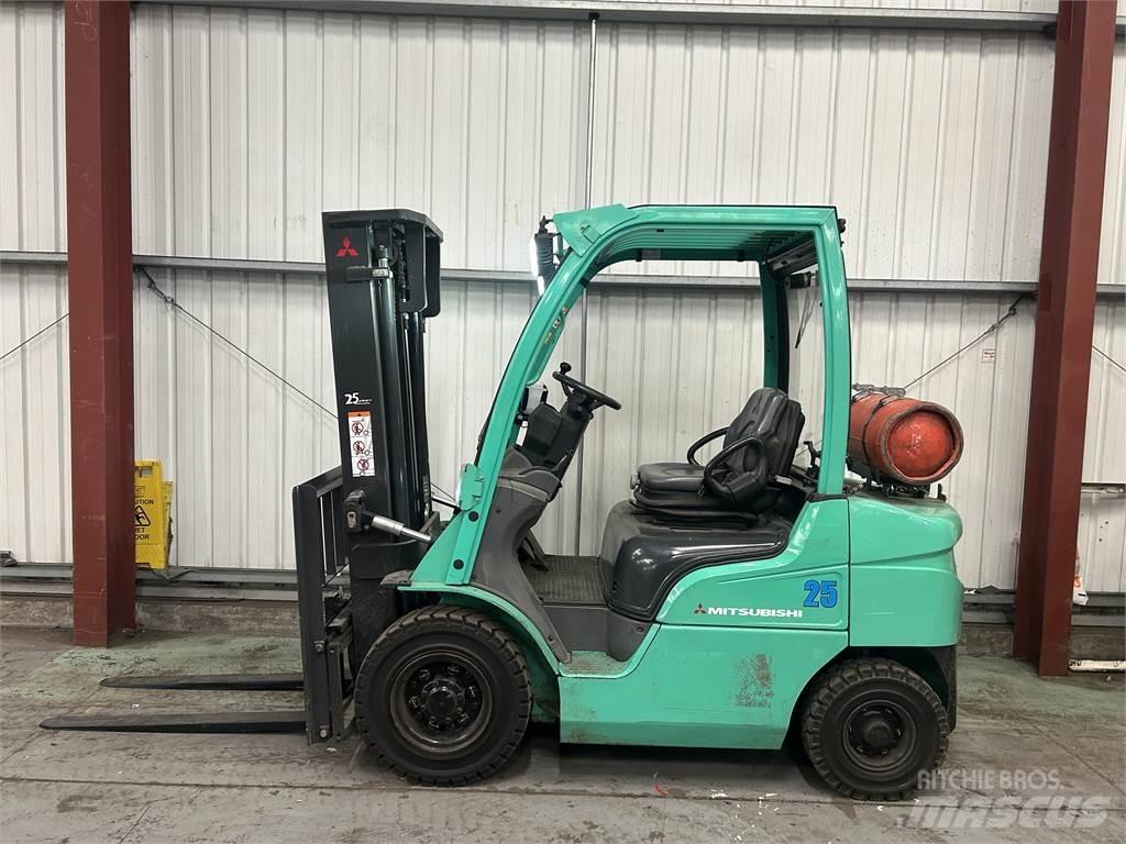 Mitsubishi FG25N Wózki LPG