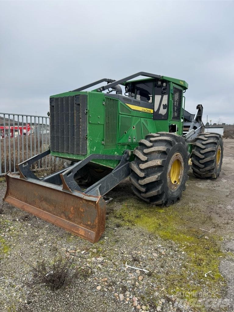 John Deere 748 Skidery