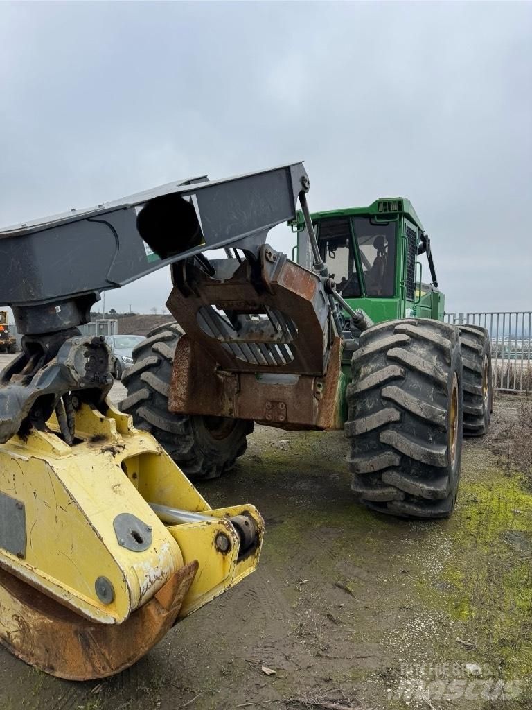 John Deere 748 Skidery