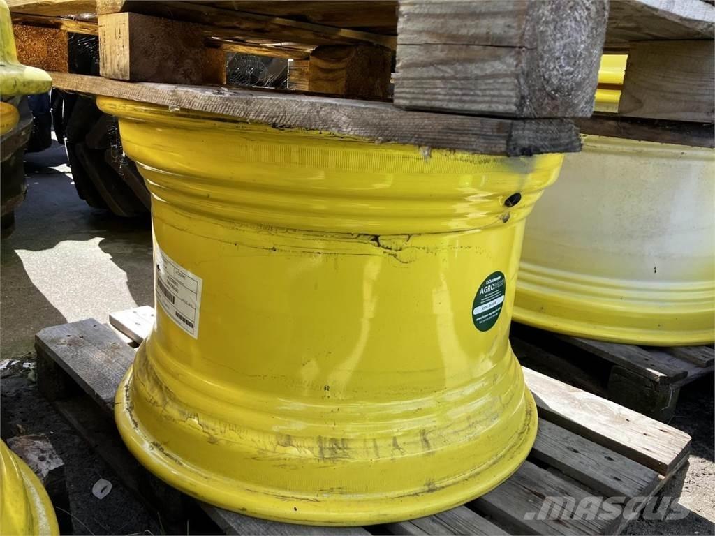 John Deere 20x30 Opony, koła i felgi