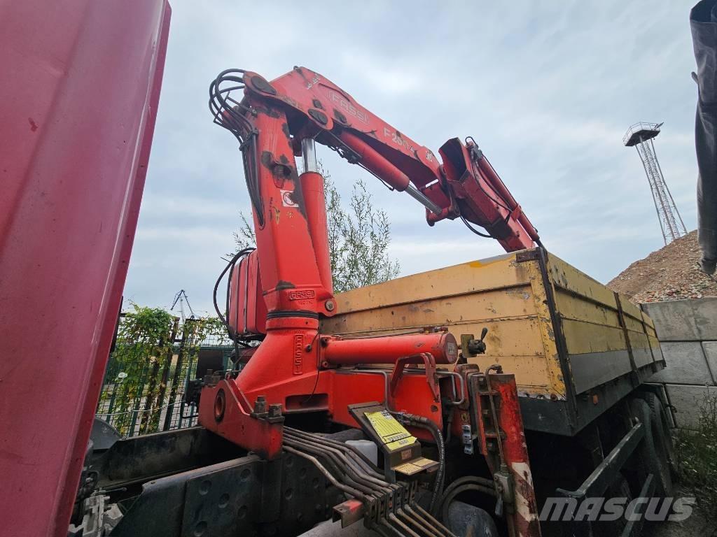 Scania P 94 FASSI Samochody ciężarowe ze skrzynią zamkniętą