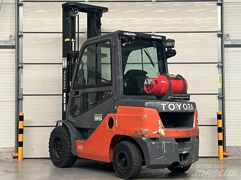 Toyota 8FGJF35 Wózki LPG