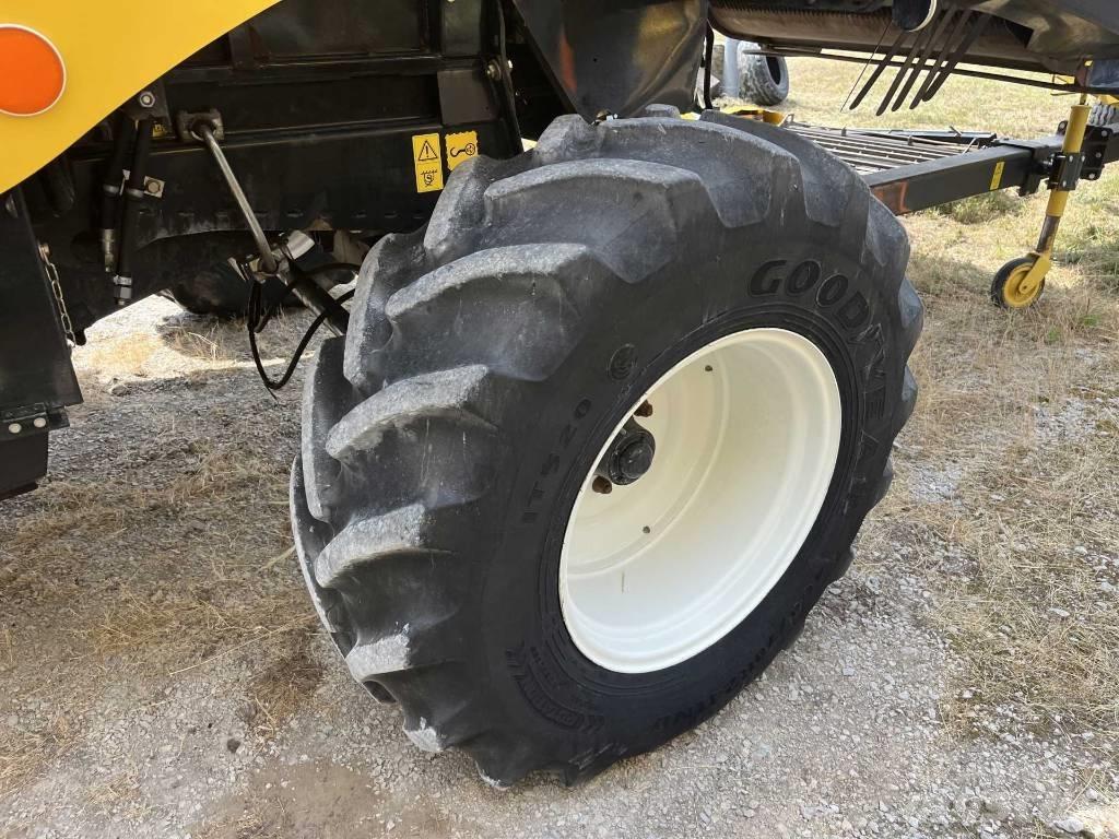 New Holland CSX 7080 Kombajny zbożowe