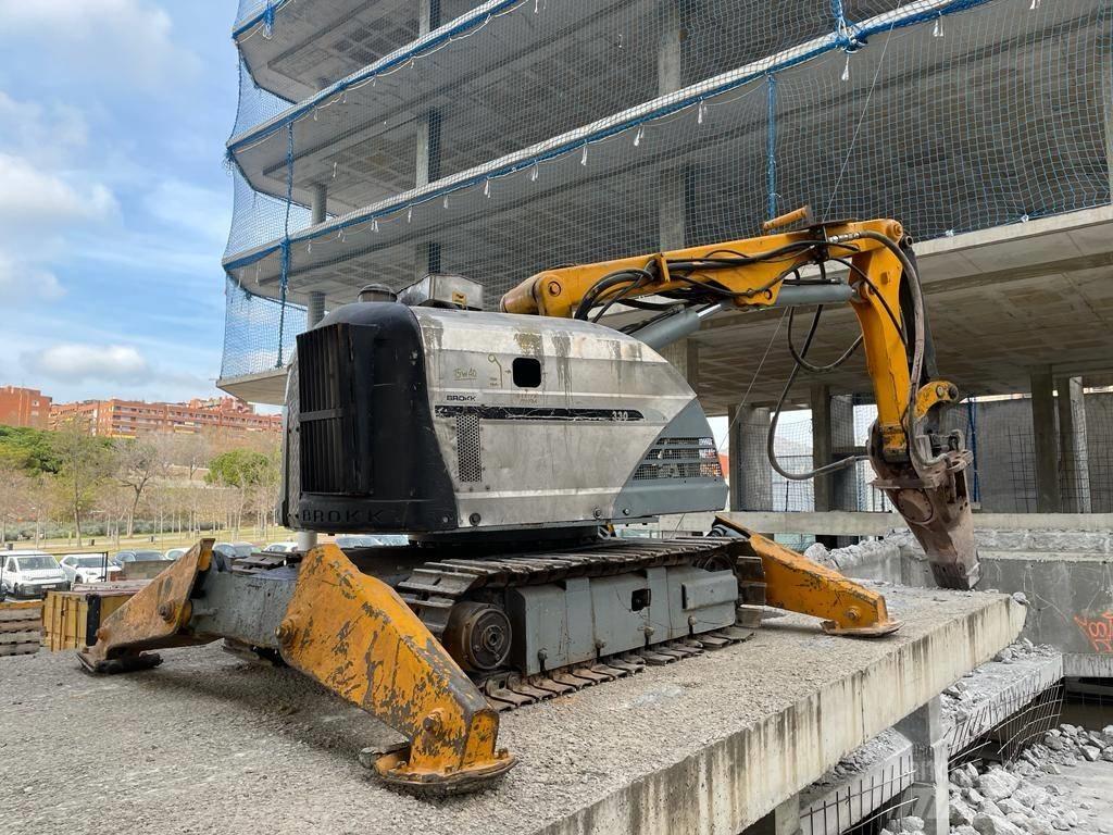 Brokk 330 Diesel Koparki wyburzeniowe
