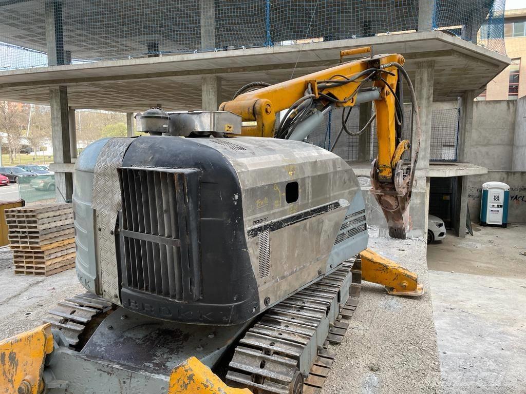 Brokk 330 Diesel Koparki wyburzeniowe