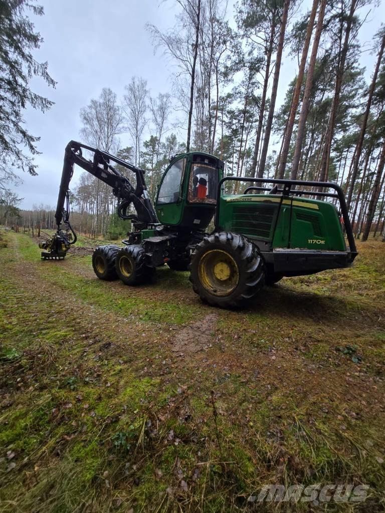 John Deere 1170 E Harwestery