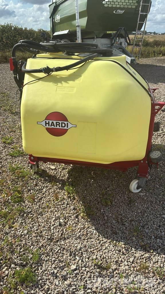 Hardi Fronttank Zamontowane opryskiwacze