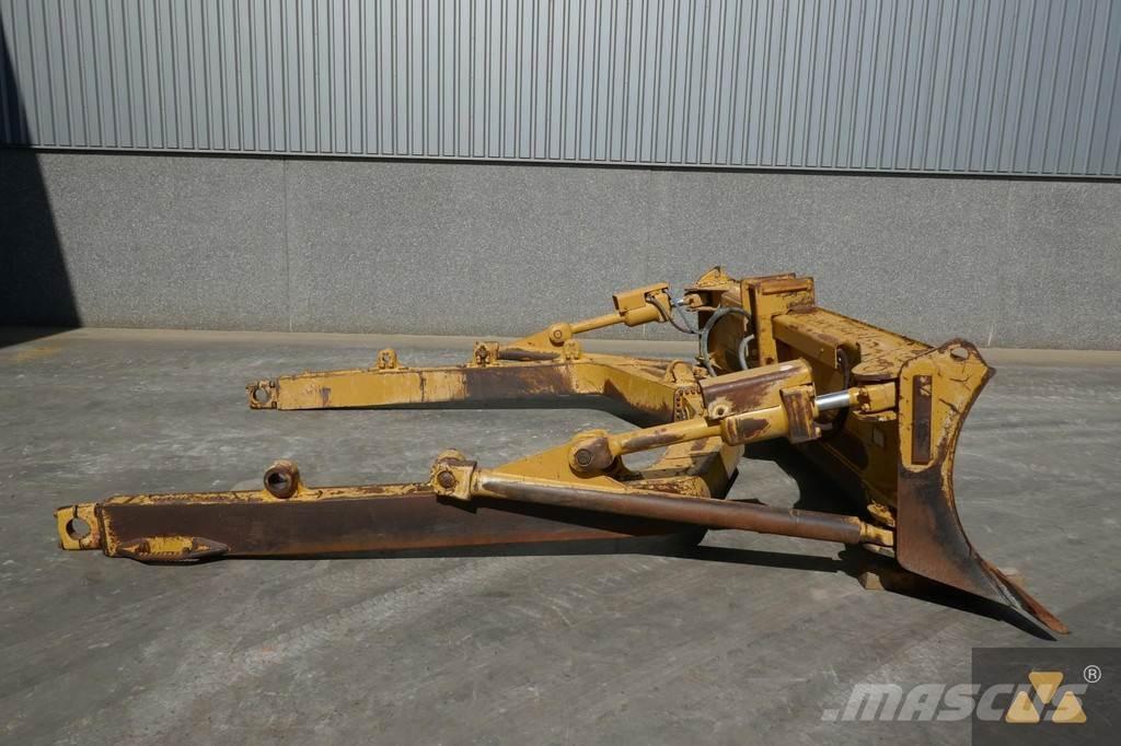 CAT D8T Blade Lemiesze