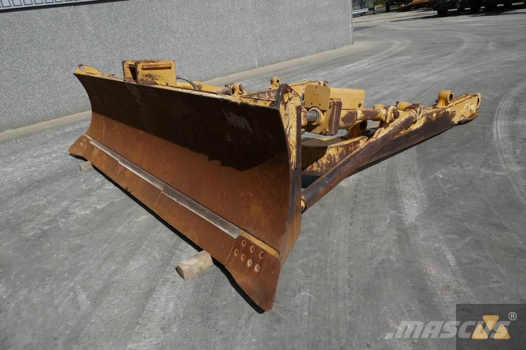 CAT D8T Blade Lemiesze