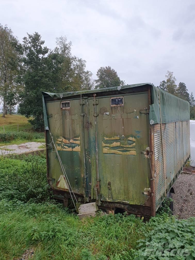 Scania skåpsvagn Inne przyczepy