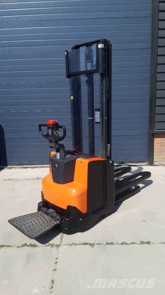 BT SWE 120 Samojezdne maszyny do załadunku