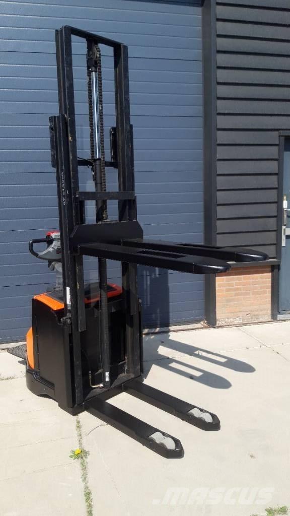 BT SWE 120 Samojezdne maszyny do załadunku