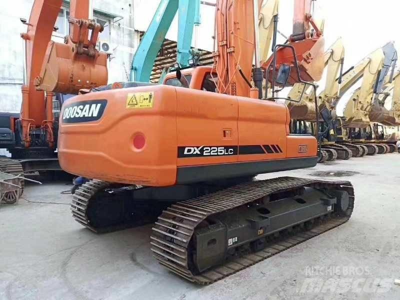 Doosan DX 225 Koparki gąsienicowe
