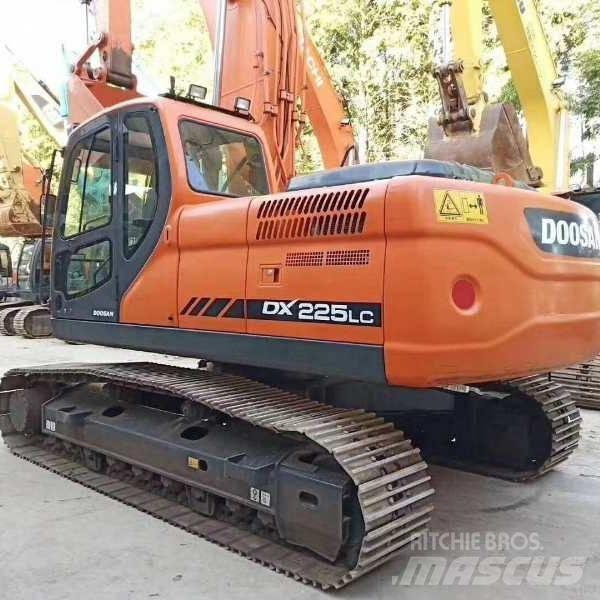 Doosan DX 225 Koparki gąsienicowe